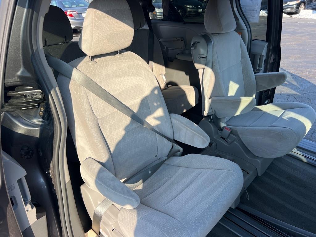 Toyota Sienna LE 8-Passenger 2017