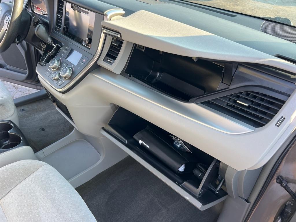 Toyota Sienna LE 8-Passenger 2017