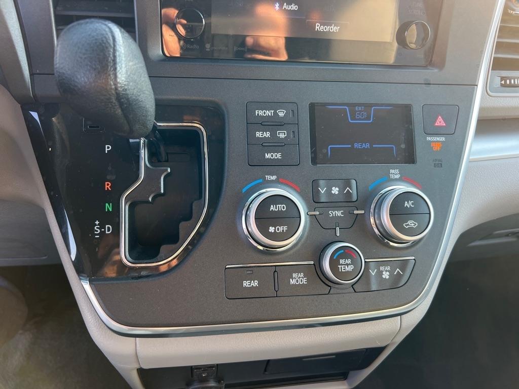 Toyota Sienna LE 8-Passenger 2017