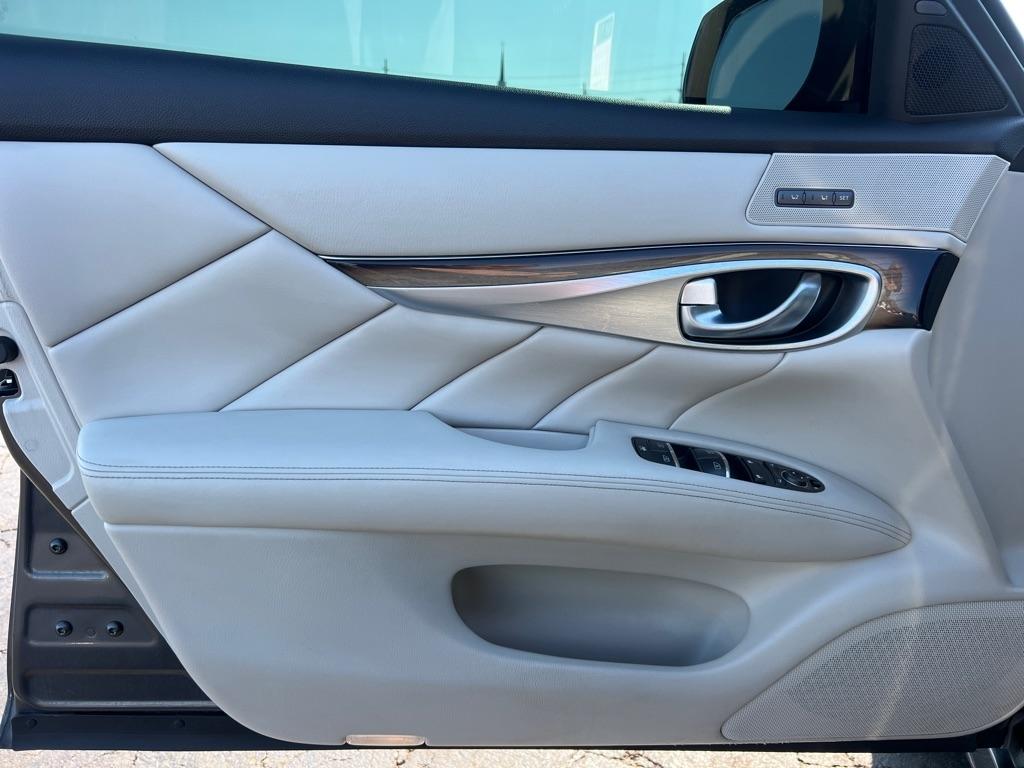 Infiniti Q70 L 3.7 AWD 2015