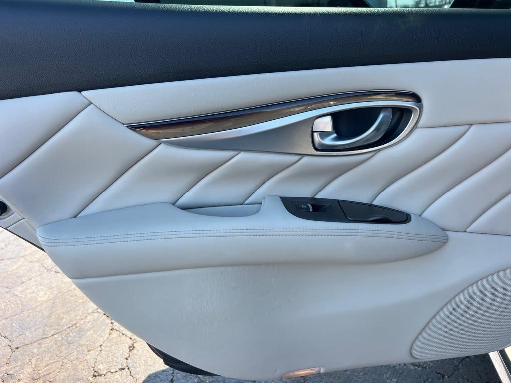 Infiniti Q70 L 3.7 AWD 2015