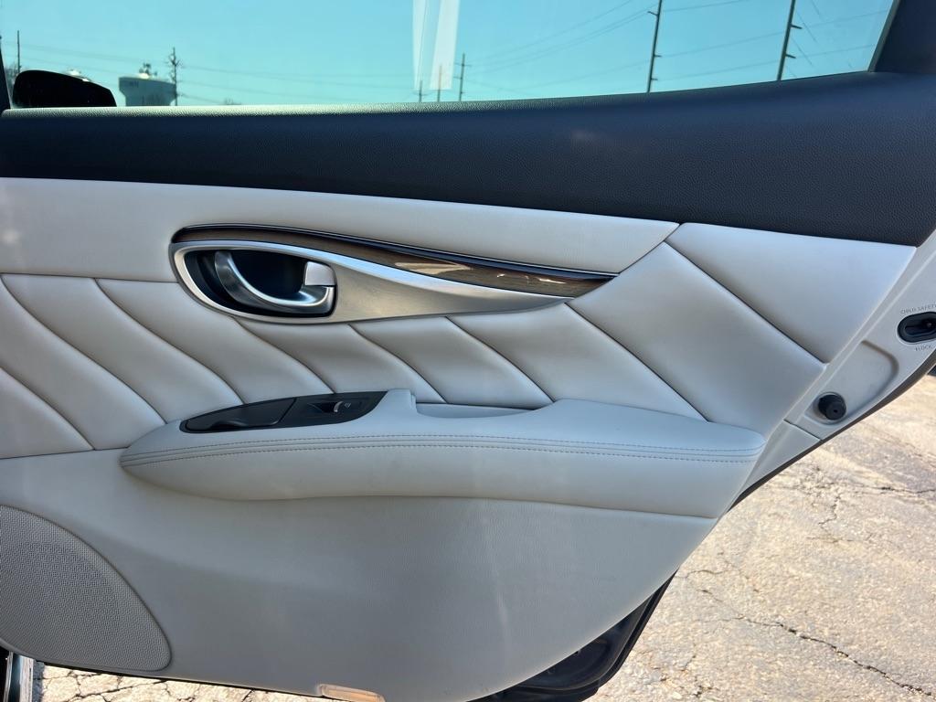 Infiniti Q70 L 3.7 AWD 2015