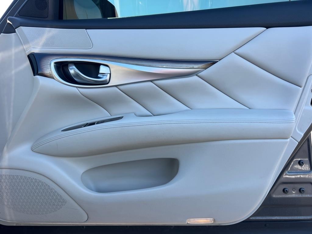 Infiniti Q70 L 3.7 AWD 2015