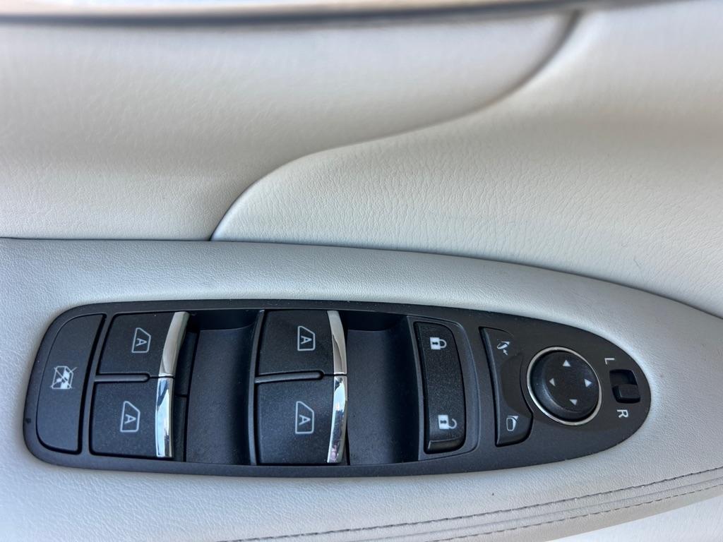 Infiniti Q70 L 3.7 AWD 2015