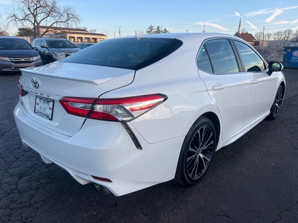 Toyota Camry SE 2020