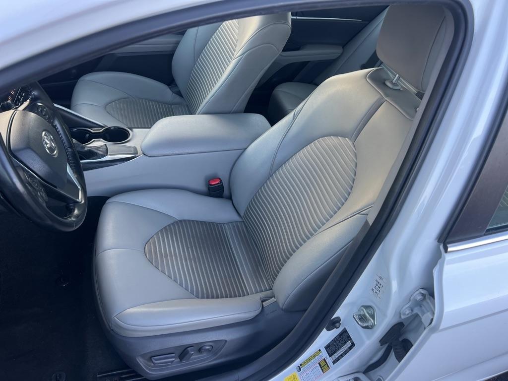 Toyota Camry SE 2020