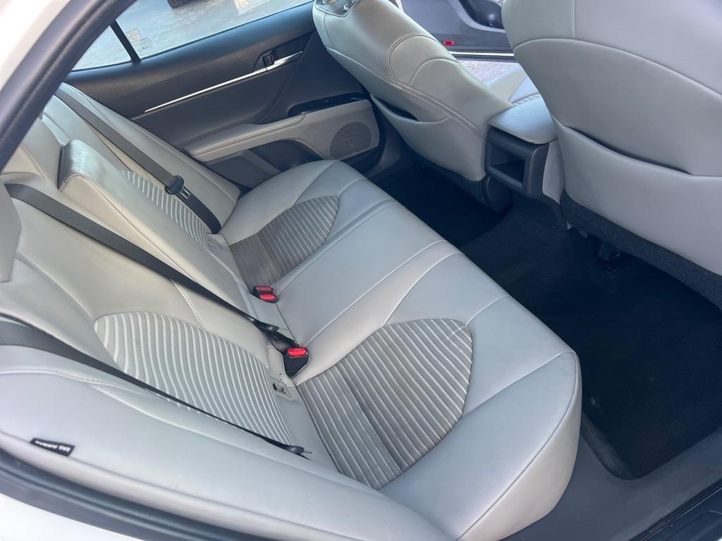 Toyota Camry SE 2020