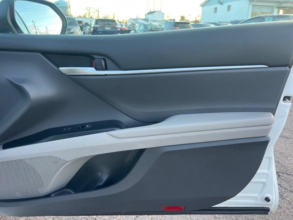 Toyota Camry SE 2020