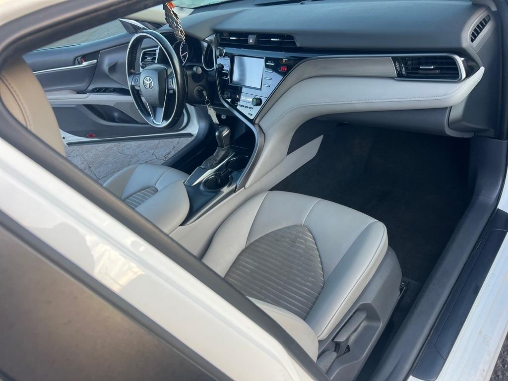 Toyota Camry SE 2020