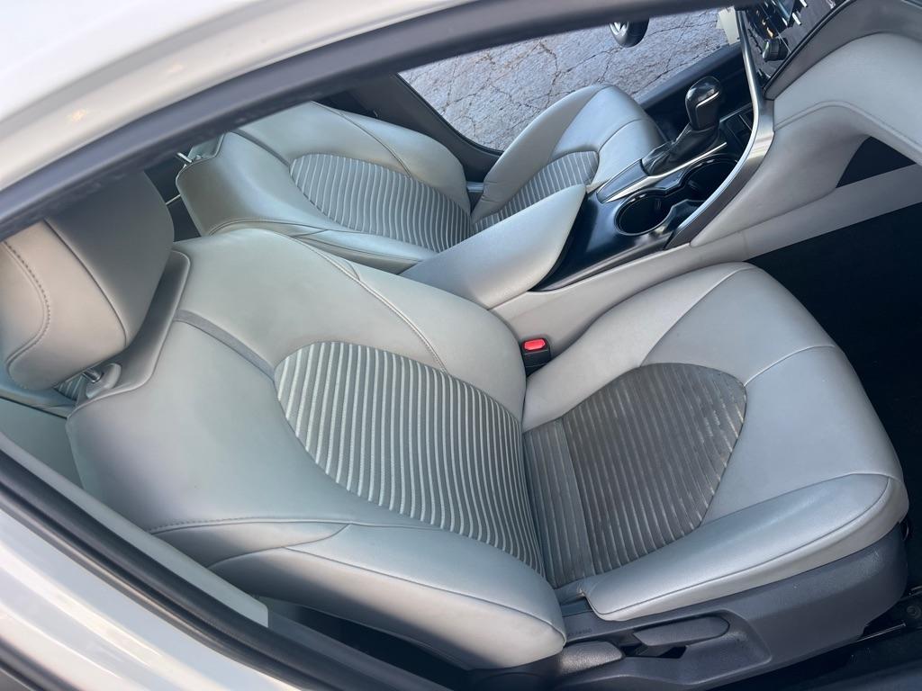 Toyota Camry SE 2020