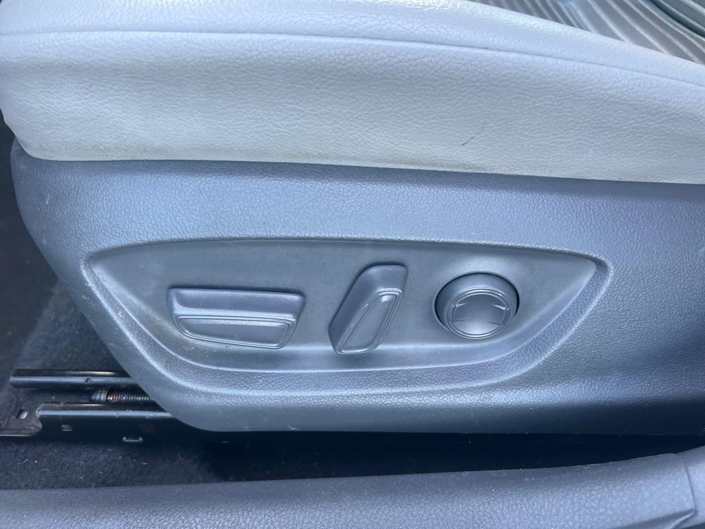 Toyota Camry SE 2020