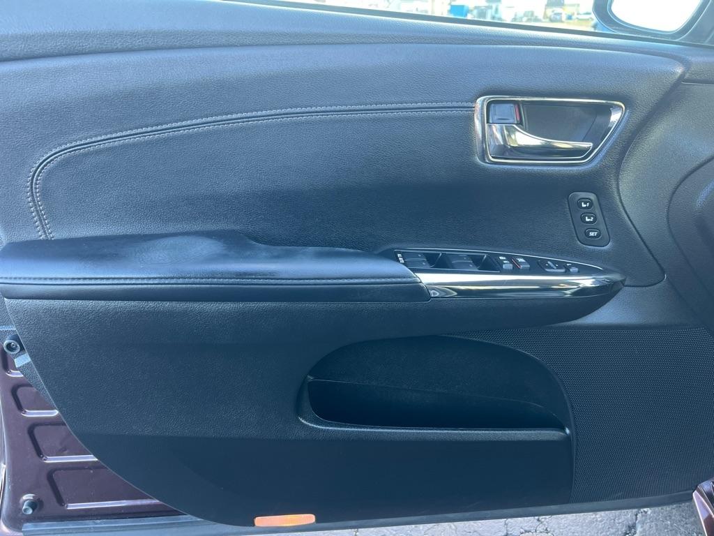 Toyota Avalon Hybrid Limited 2013