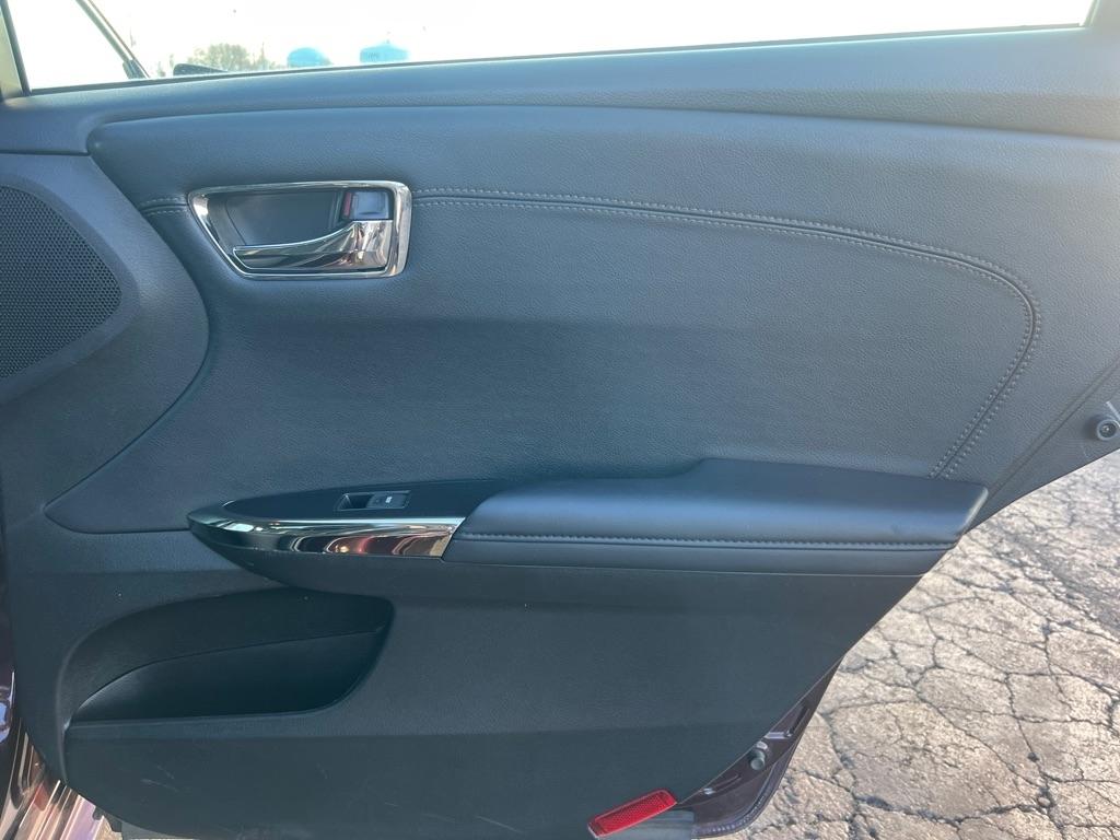 Toyota Avalon Hybrid Limited 2013