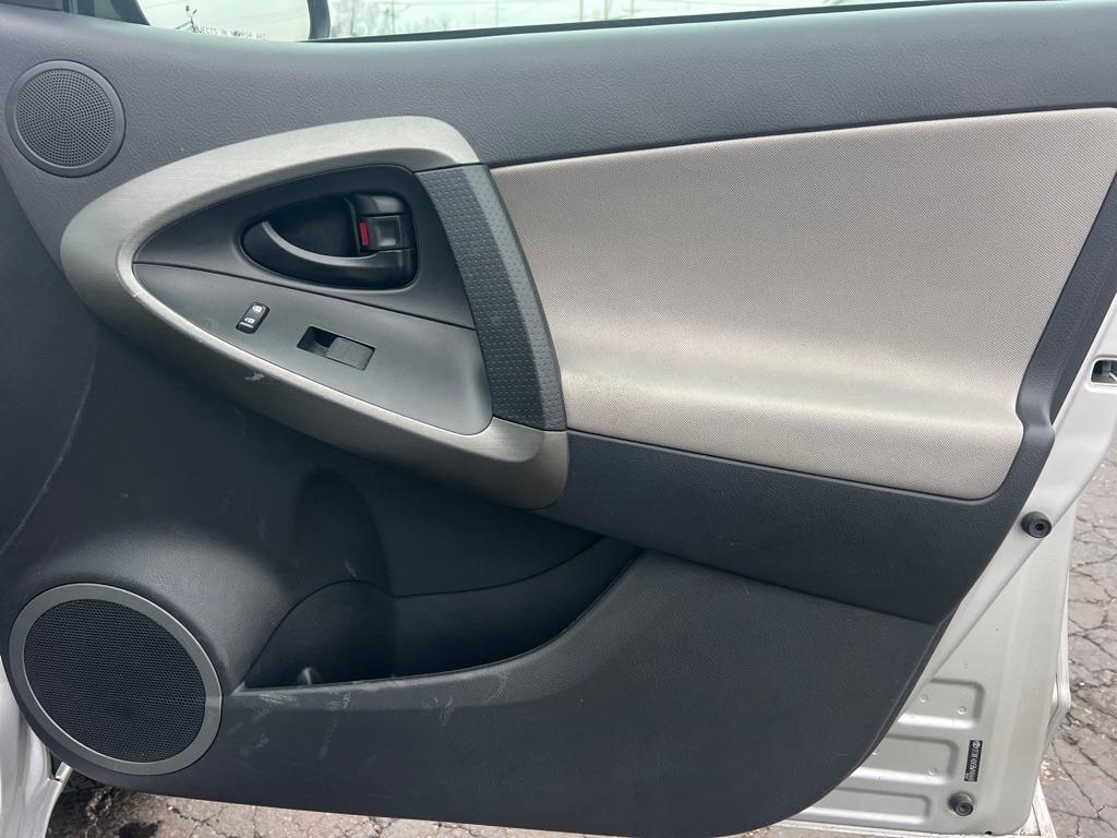 Toyota RAV4 Base I4 4WD 2011