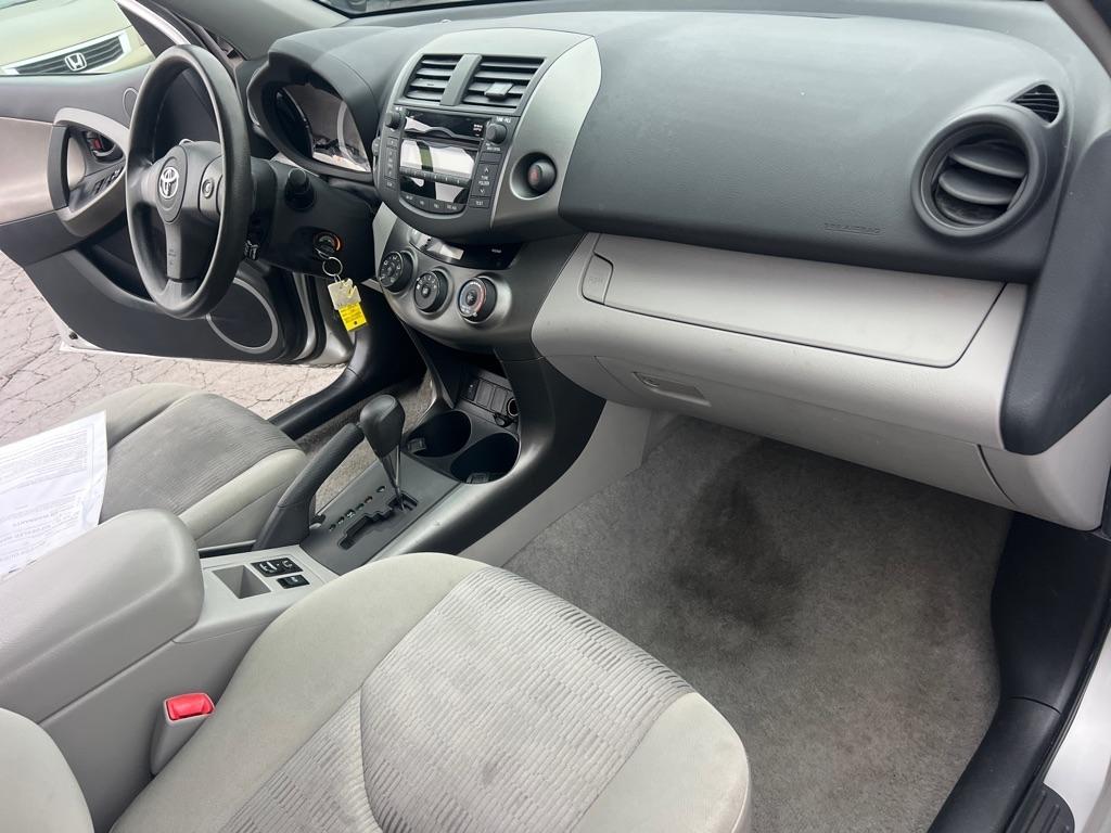 Toyota RAV4 Base I4 4WD 2011