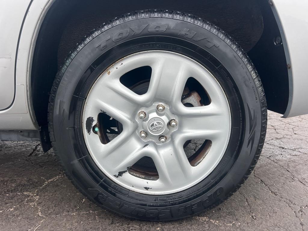 Toyota RAV4 Base I4 4WD 2011