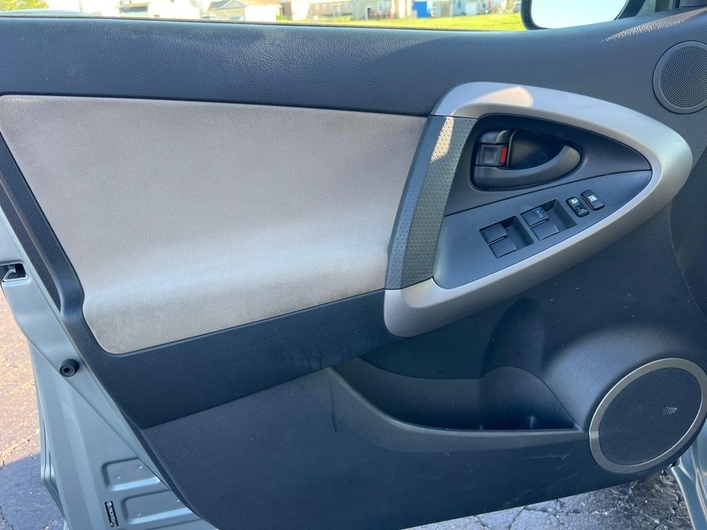 Toyota RAV4 Limited V6 4WD with 3rd Row 2008