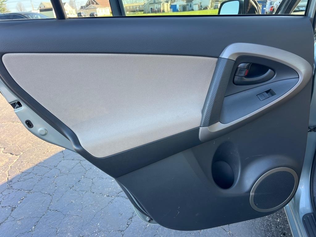 Toyota RAV4 Limited V6 4WD with 3rd Row 2008