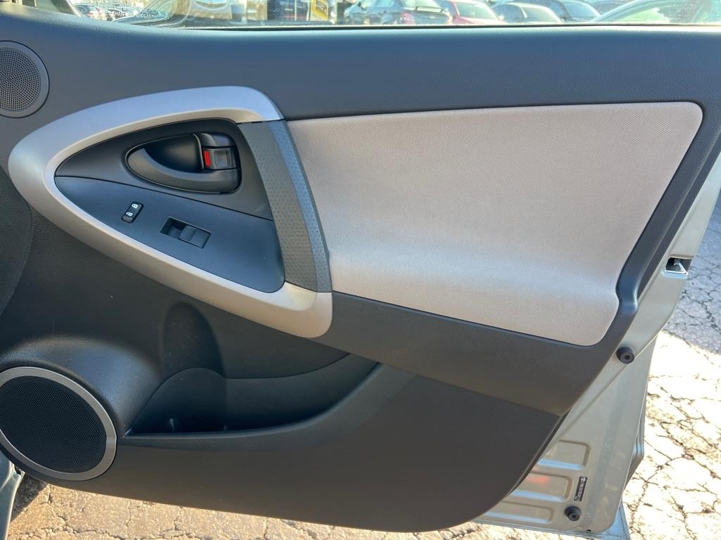 Toyota RAV4 Limited V6 4WD with 3rd Row 2008