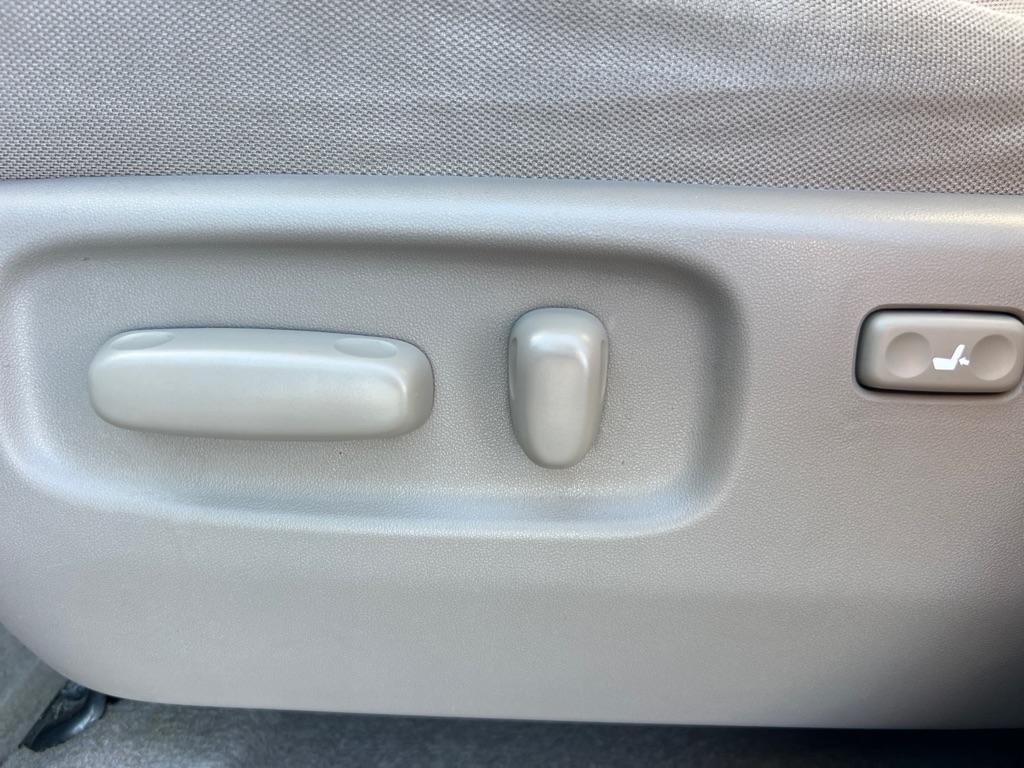 Toyota RAV4 Limited V6 4WD with 3rd Row 2008