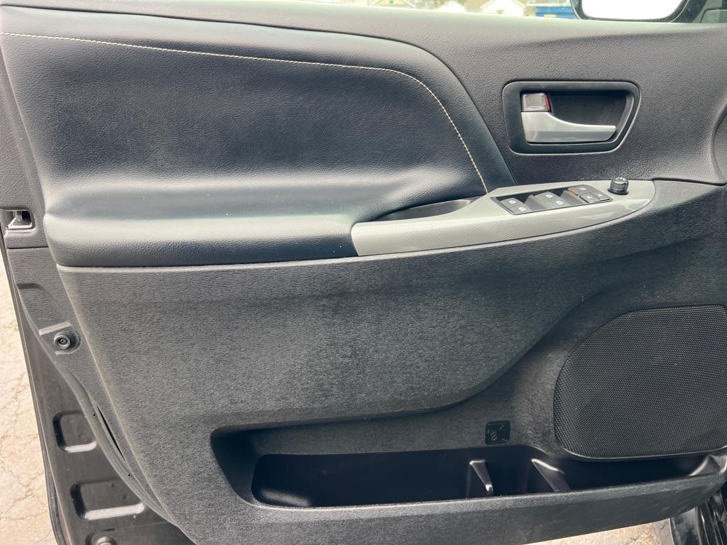 Toyota Sienna SE FWD 8-Passenger V6 2015