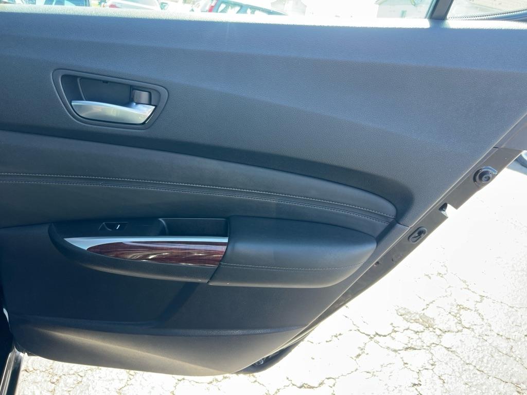 Acura TLX 9-Spd AT 2015