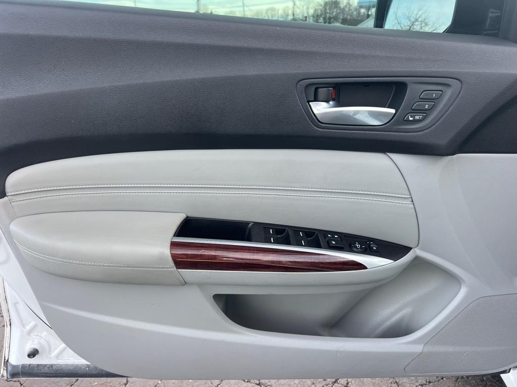 Acura TLX 8-Spd DCT 2016