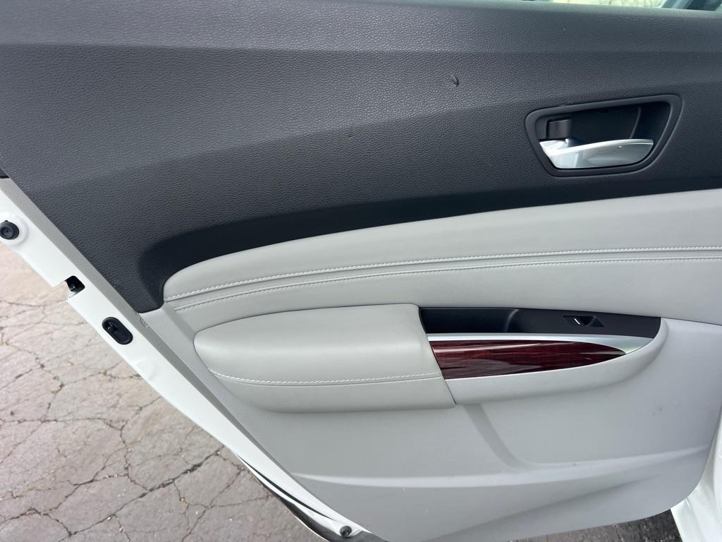 Acura TLX 8-Spd DCT 2016