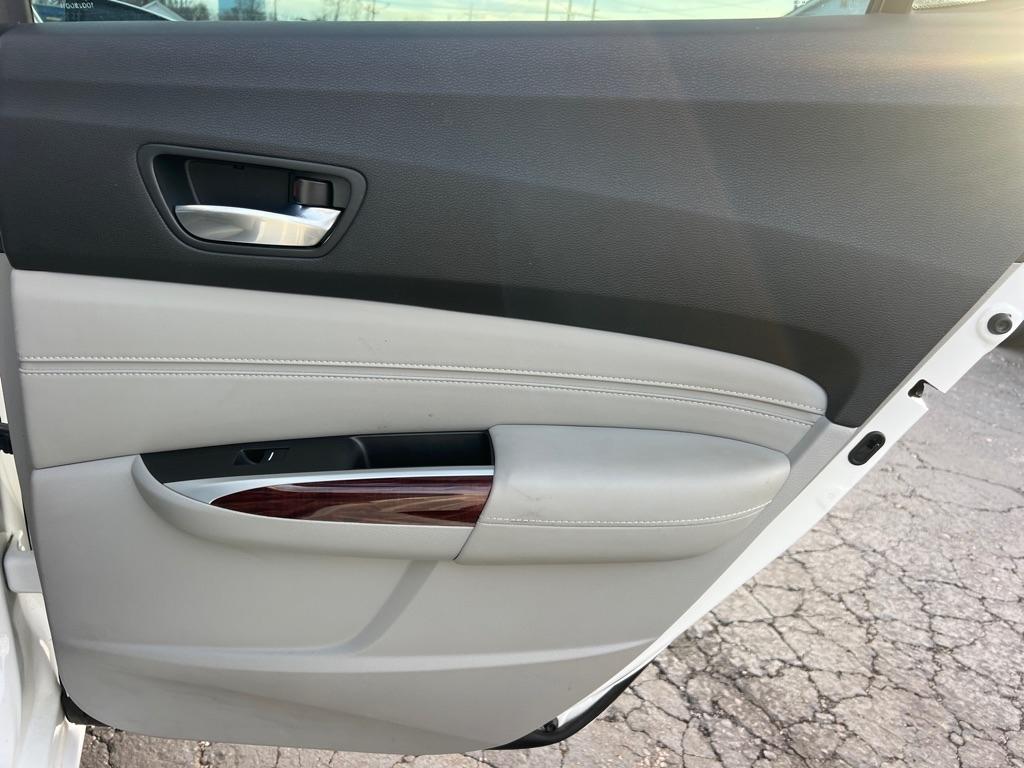 Acura TLX 8-Spd DCT 2016