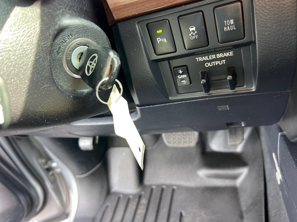 Toyota Tundra Limited 5.7L CrewMax 4WD 2018