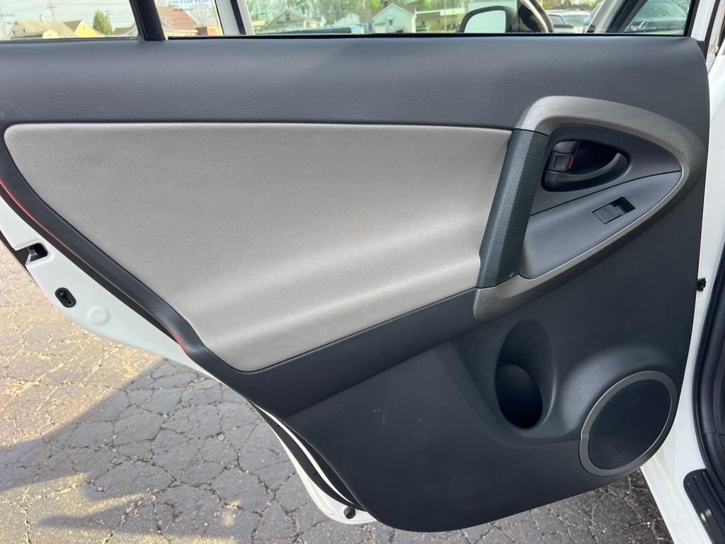 Toyota RAV4 Base I4 4WD 2012