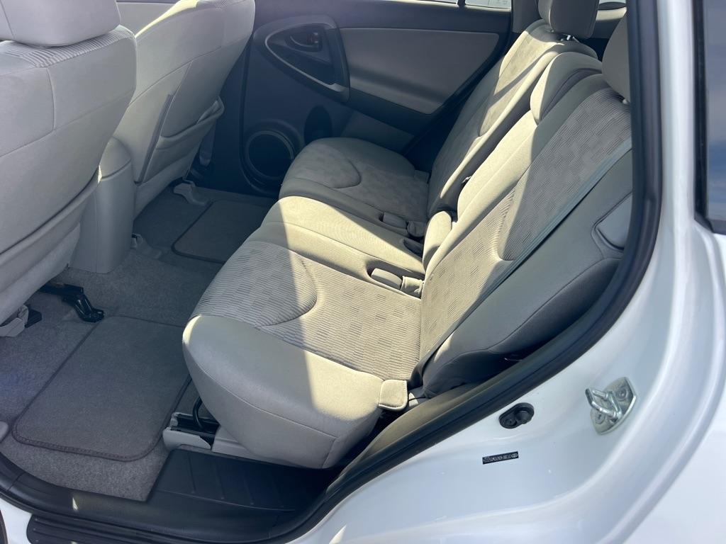 Toyota RAV4 Base I4 4WD 2012