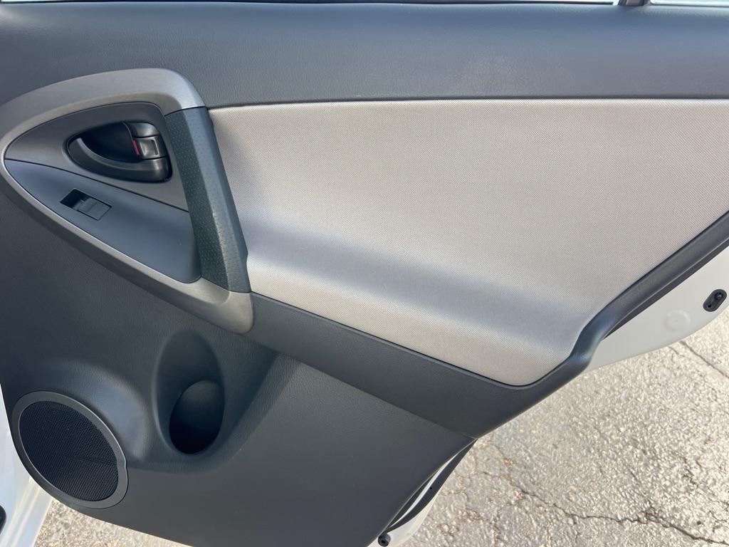 Toyota RAV4 Base I4 4WD 2012