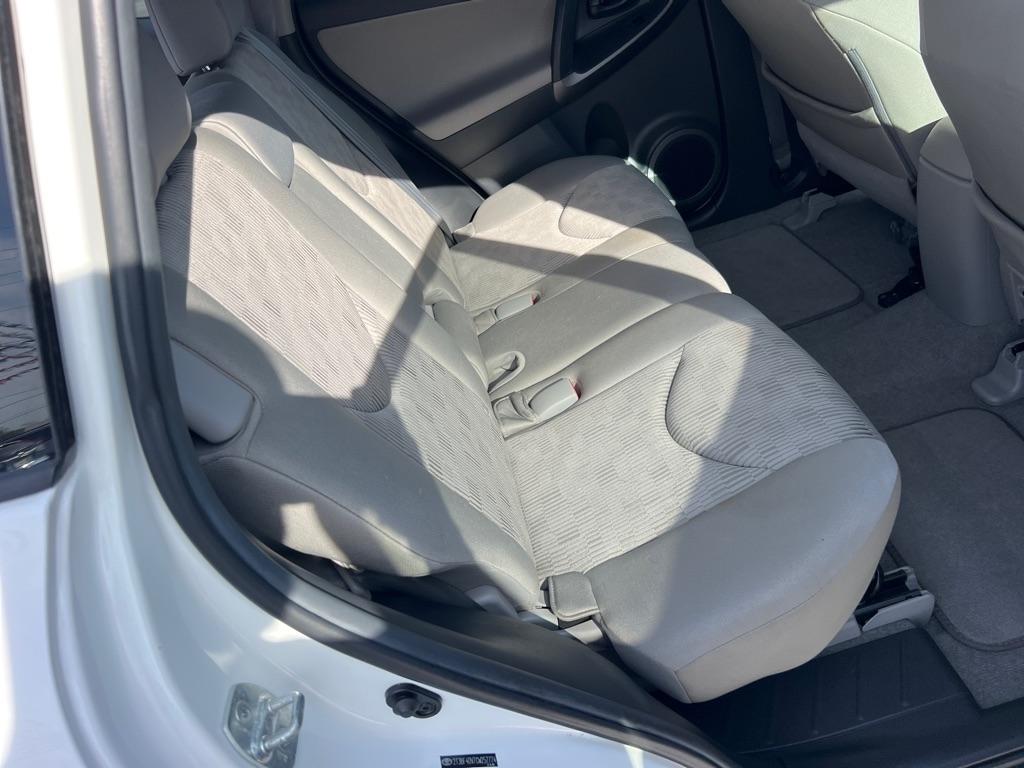 Toyota RAV4 Base I4 4WD 2012