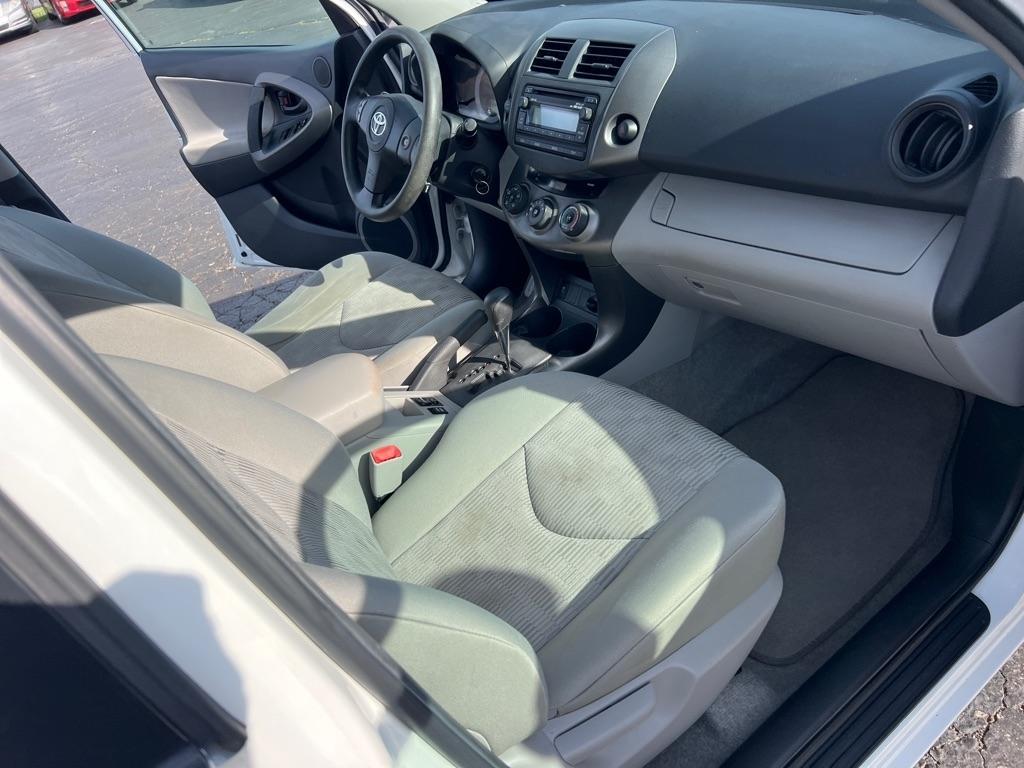 Toyota RAV4 Base I4 4WD 2012