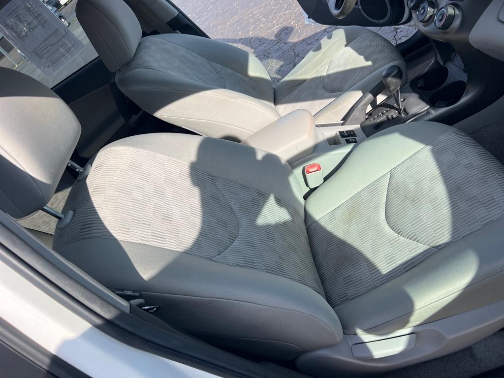 Toyota RAV4 Base I4 4WD 2012