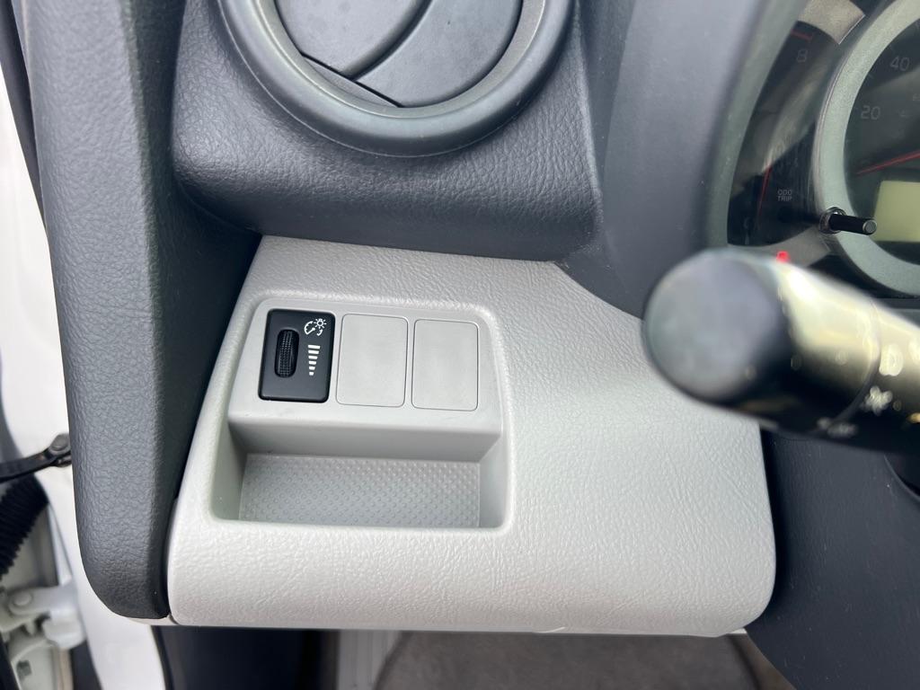 Toyota RAV4 Base I4 4WD 2012