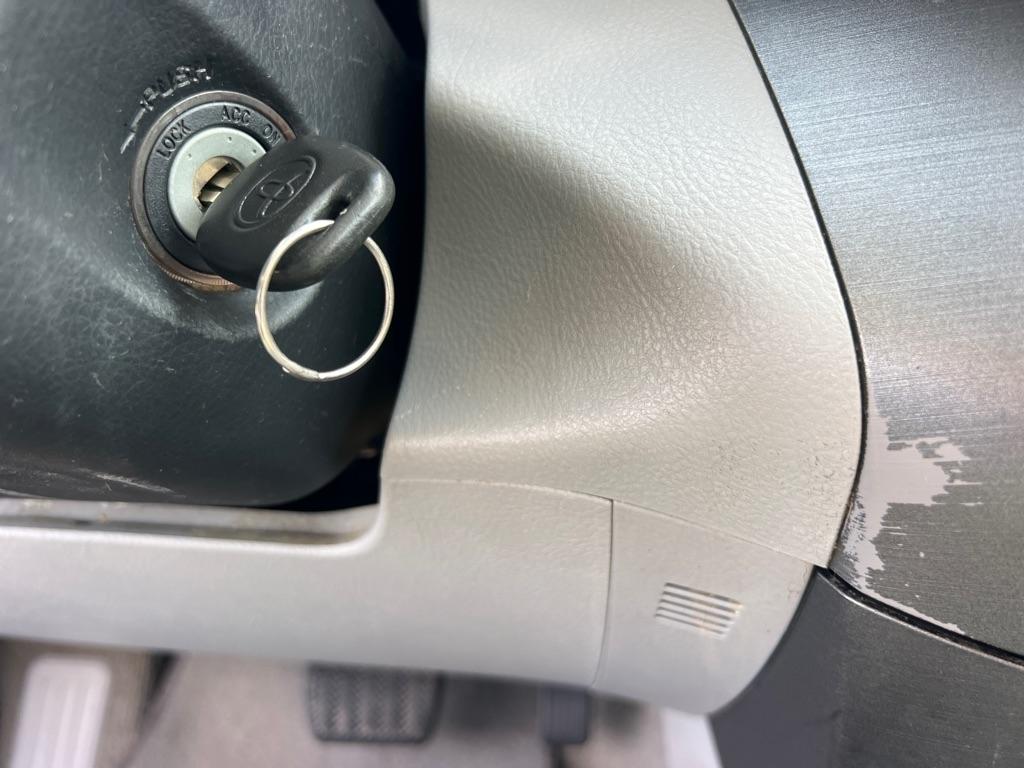 Toyota RAV4 Base I4 4WD 2012