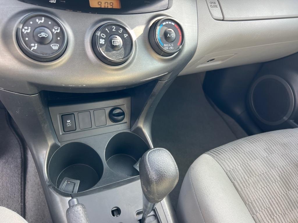 Toyota RAV4 Base I4 4WD 2012