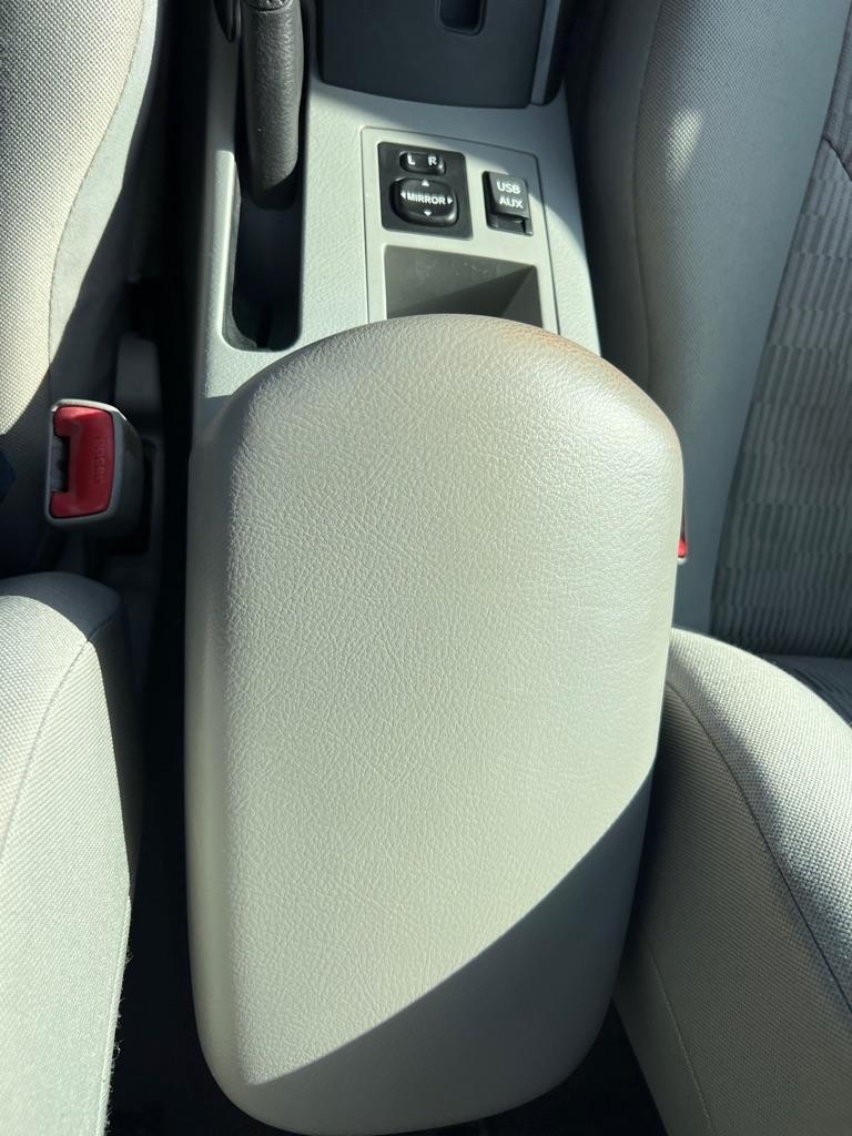 Toyota RAV4 Base I4 4WD 2012