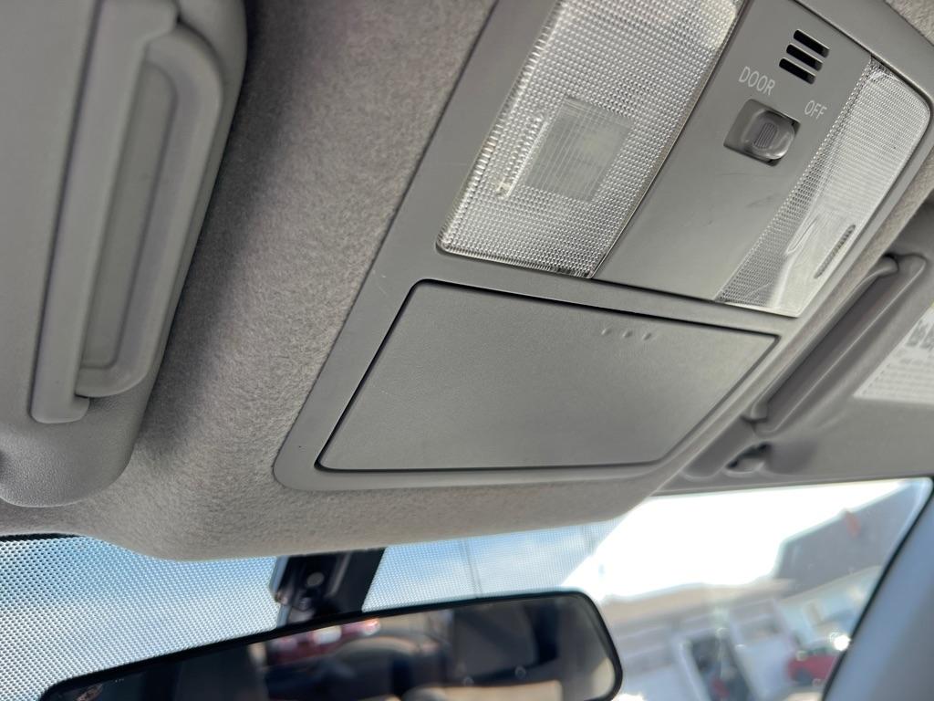 Toyota RAV4 Base I4 4WD 2012