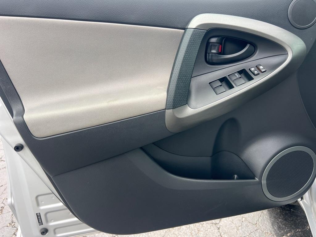 Toyota RAV4 Base I4 4WD 2011