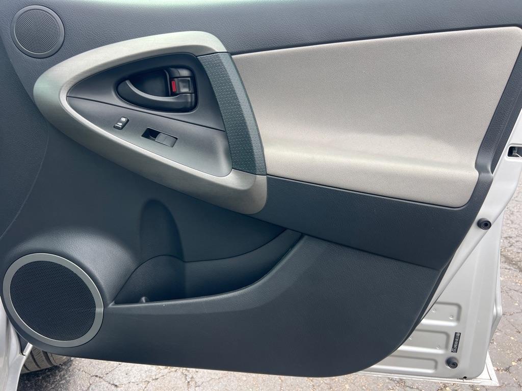 Toyota RAV4 Base I4 4WD 2011