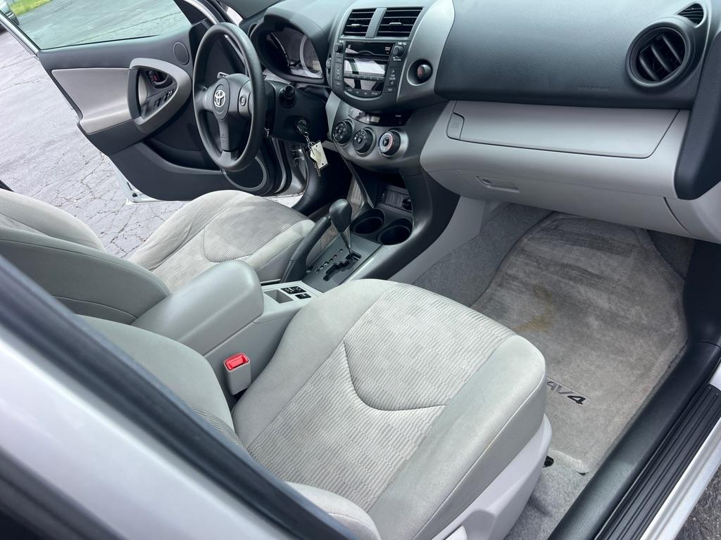 Toyota RAV4 Base I4 4WD 2011