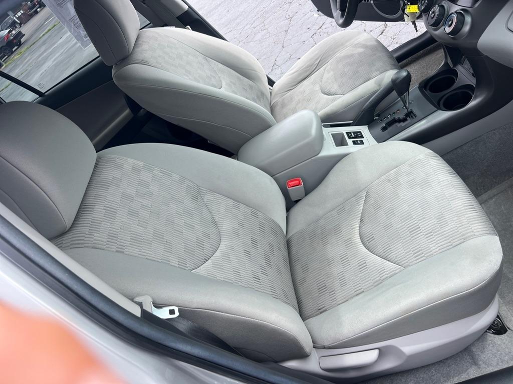 Toyota RAV4 Base I4 4WD 2011