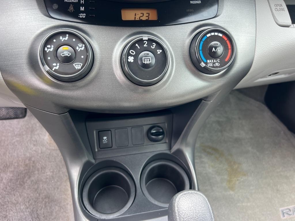 Toyota RAV4 Base I4 4WD 2011