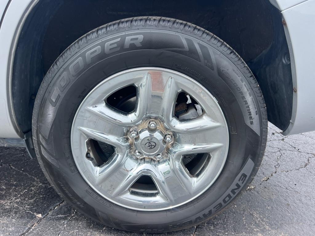 Toyota RAV4 Base I4 4WD 2011