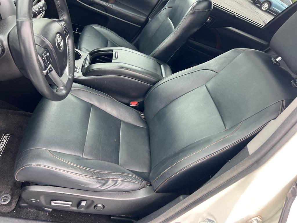 Toyota Highlander XLE AWD V6 2014