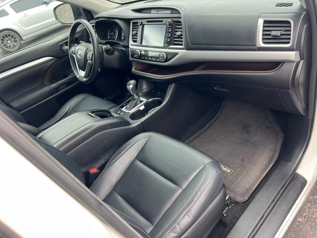 Toyota Highlander XLE AWD V6 2014