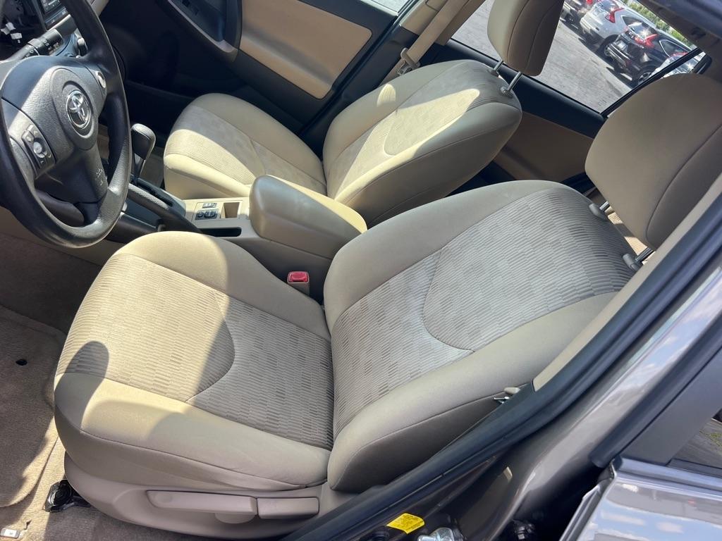 Toyota RAV4 4WD 4dr I4 (Natl) 2012